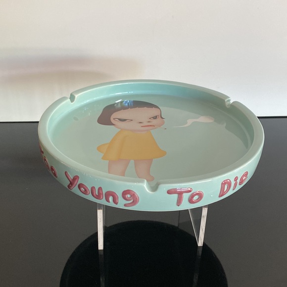 YOSHITOMO NARA NWT “TOO YOUNG TO DIE” ASHTRAY-AUTHENTIC W/ALL ORIGINAL PACKAGING - Picture 5 of 11
